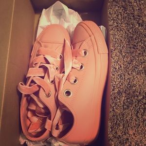 Converse💜 brand new size 6